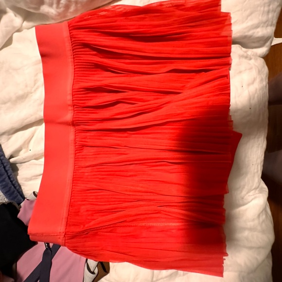 Lululemon, Pink Mesh Pleats Mid-Rise Mini Tennis Skirt, Lip gloss - Picture 4 of 4